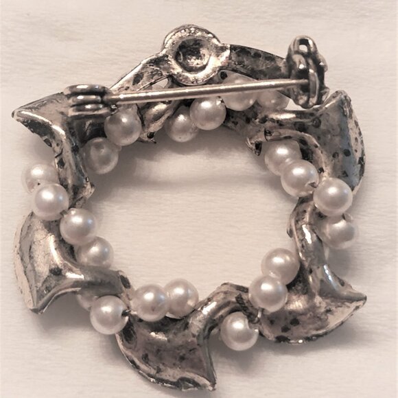 Vintage Wreath Brooch w/ Intertwined faux pearls and Iridescent stones-Very Good - Picture 4 of 7